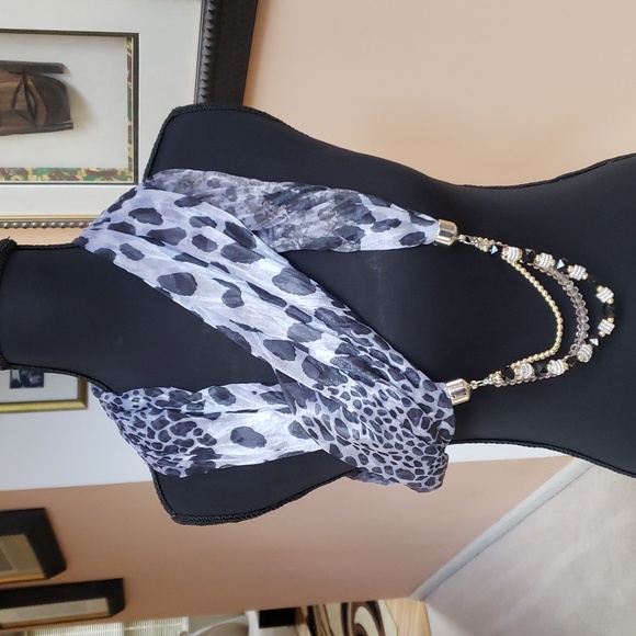 Black and Grey Leopard Necklace Scarf with Beaded Accents NWOT - Picture 5 of 12